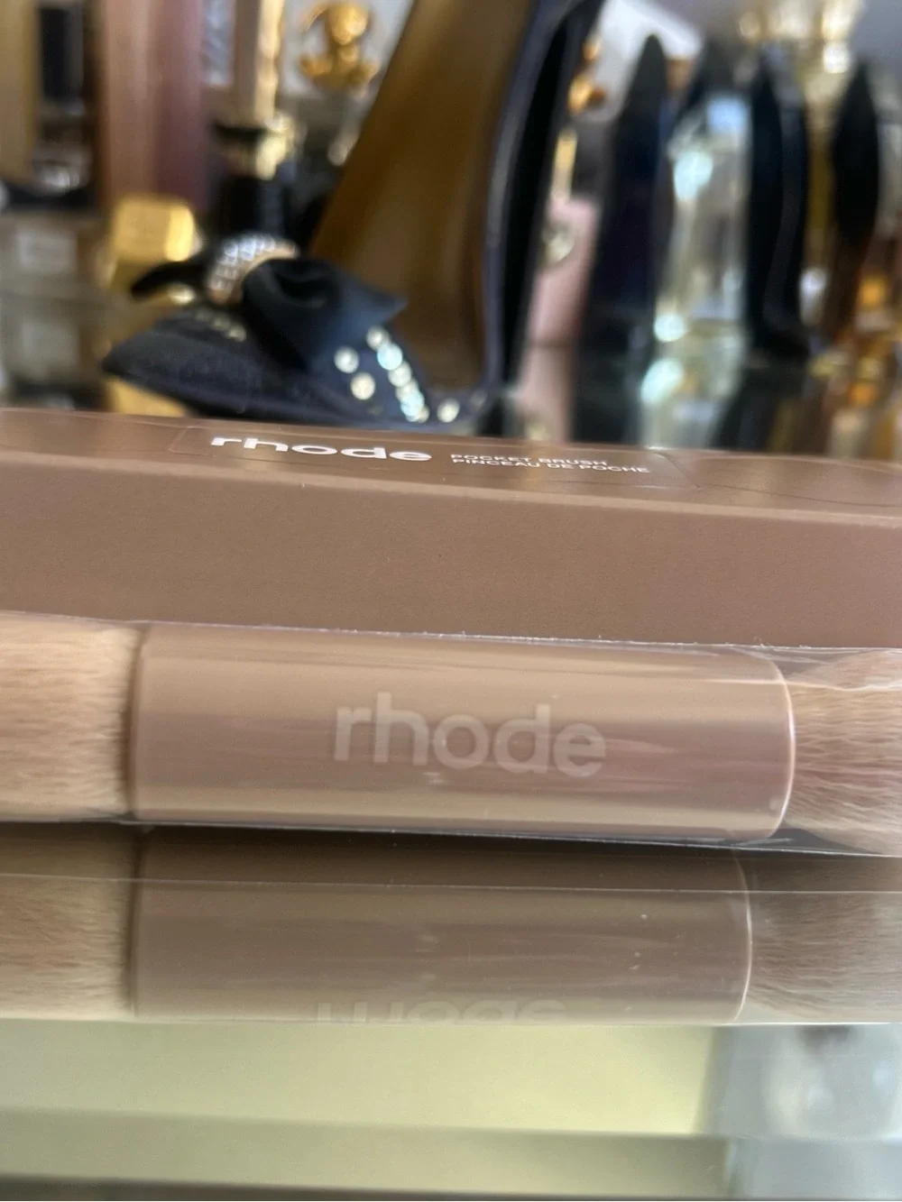 RHODE Taupe Pocket Brush with Neutral Bristles